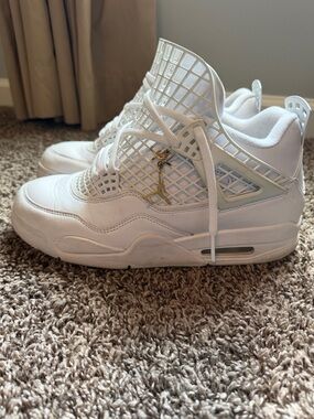 Jordan White Low-Top Sneaker Interior with Gold Jumpman Tag